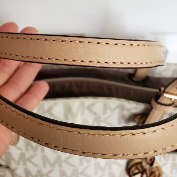 MK Michal Kors Signature Classic Tote Bag - Picture 14 of 15